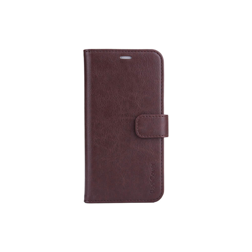 Radicover Fashion Wallet for iPhone 13: brunt vegansk skinn, RFID-beskyttelse, magnetisk lukking; vist på hvit bakgrunn.