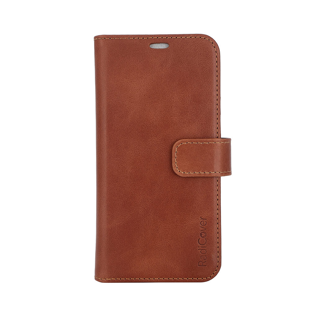 Radicover Exclusive 2-i-1 iPhone 15-etui: brunt fullnarvet skinn, RFID, magnetisk lås, sydde kanter.